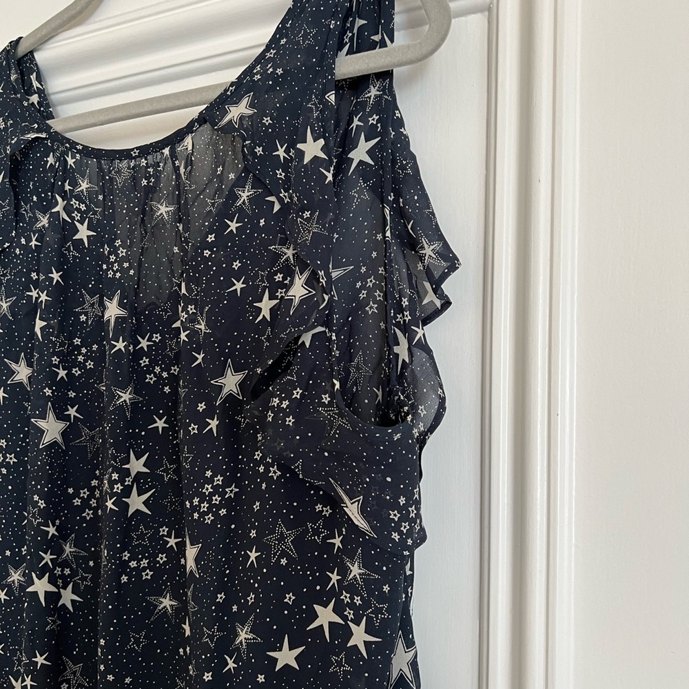Velvet by Graham & Spencer Lyra Navy Star Print Sleeveless Blouse—Size Large - Picture 5 of 7